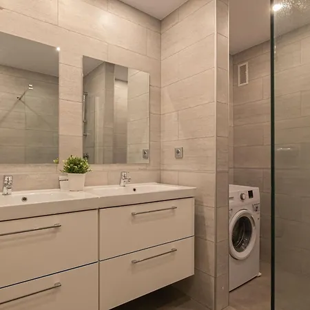 Le Vie - Puerto Banus *