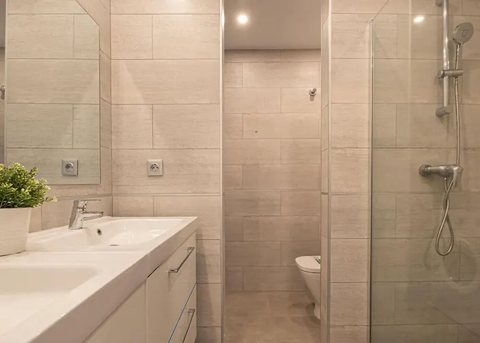 Le Vie - Puerto Banus *